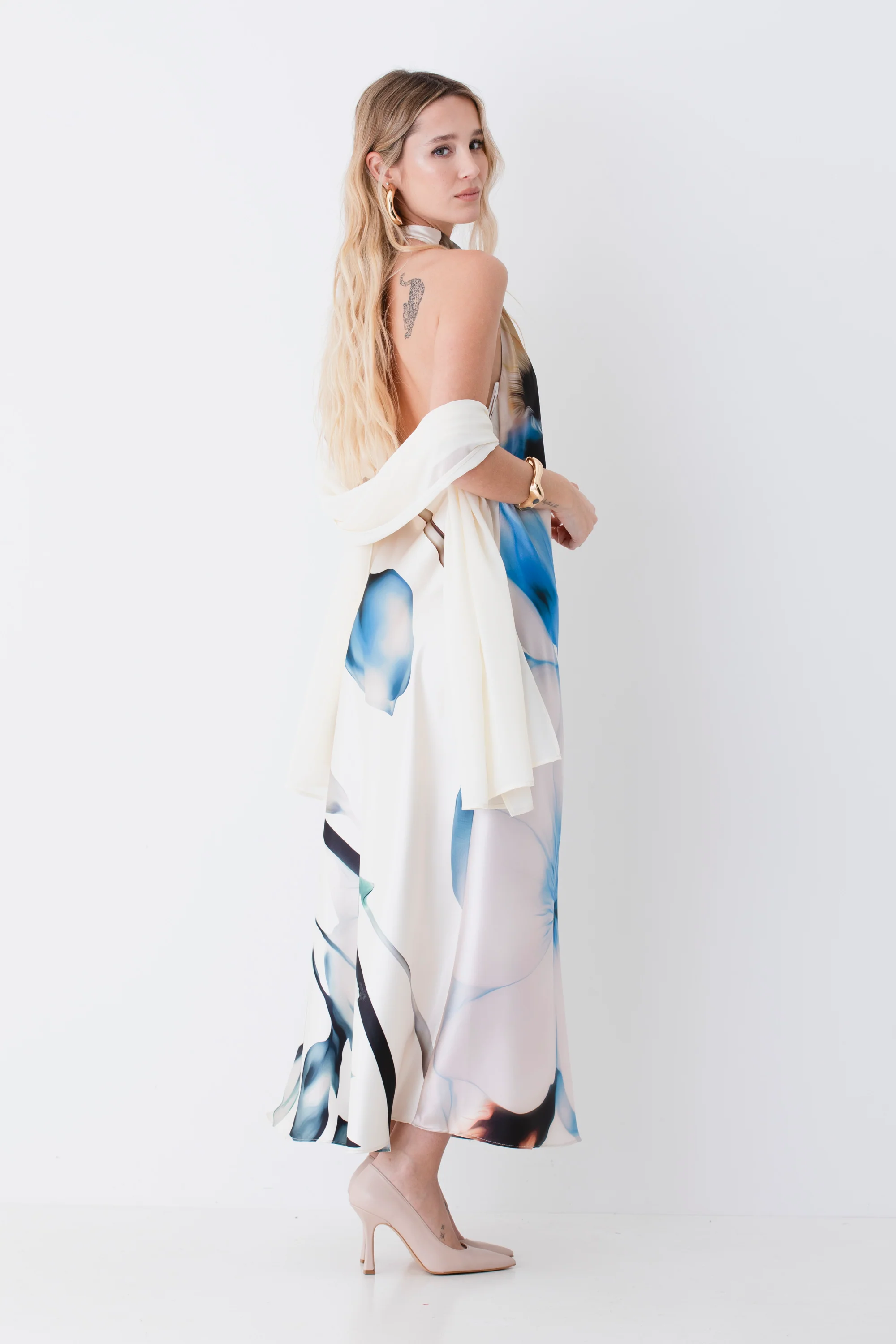 Abito halter lungo in effetto satin fantasia floreale maxi con stola - PE26 - Image 6