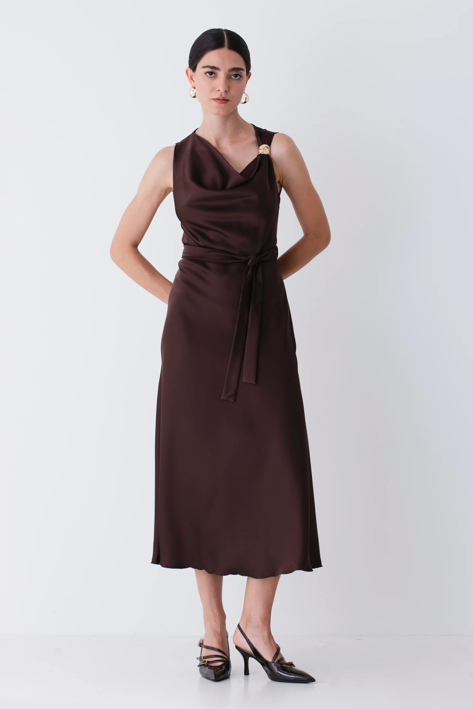 Abito midi in raso con applicazione oro - FW26 - Image 3