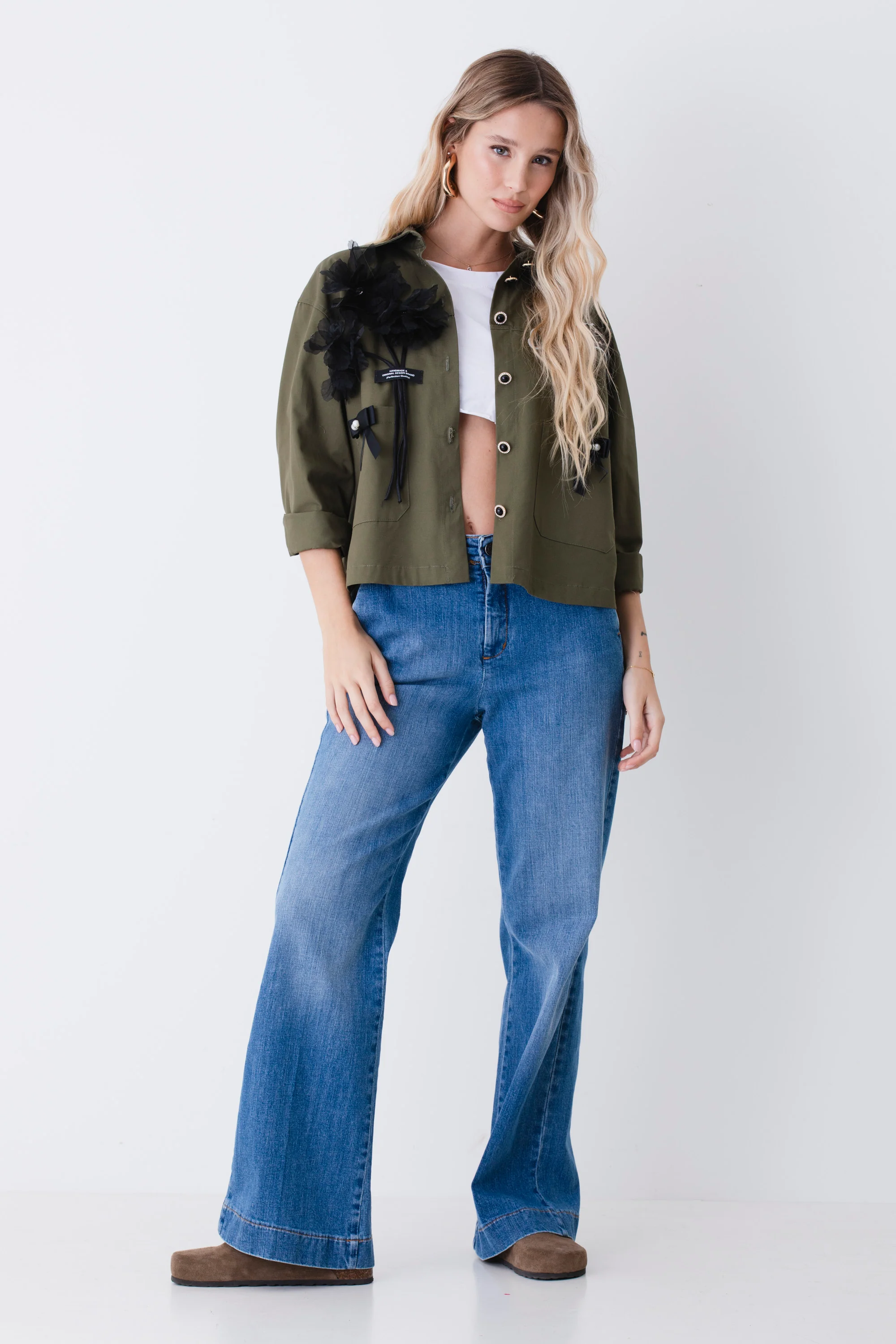Giacca crop ad un petto in cotone con patchwork e applicazioni - PE26 - Image 5