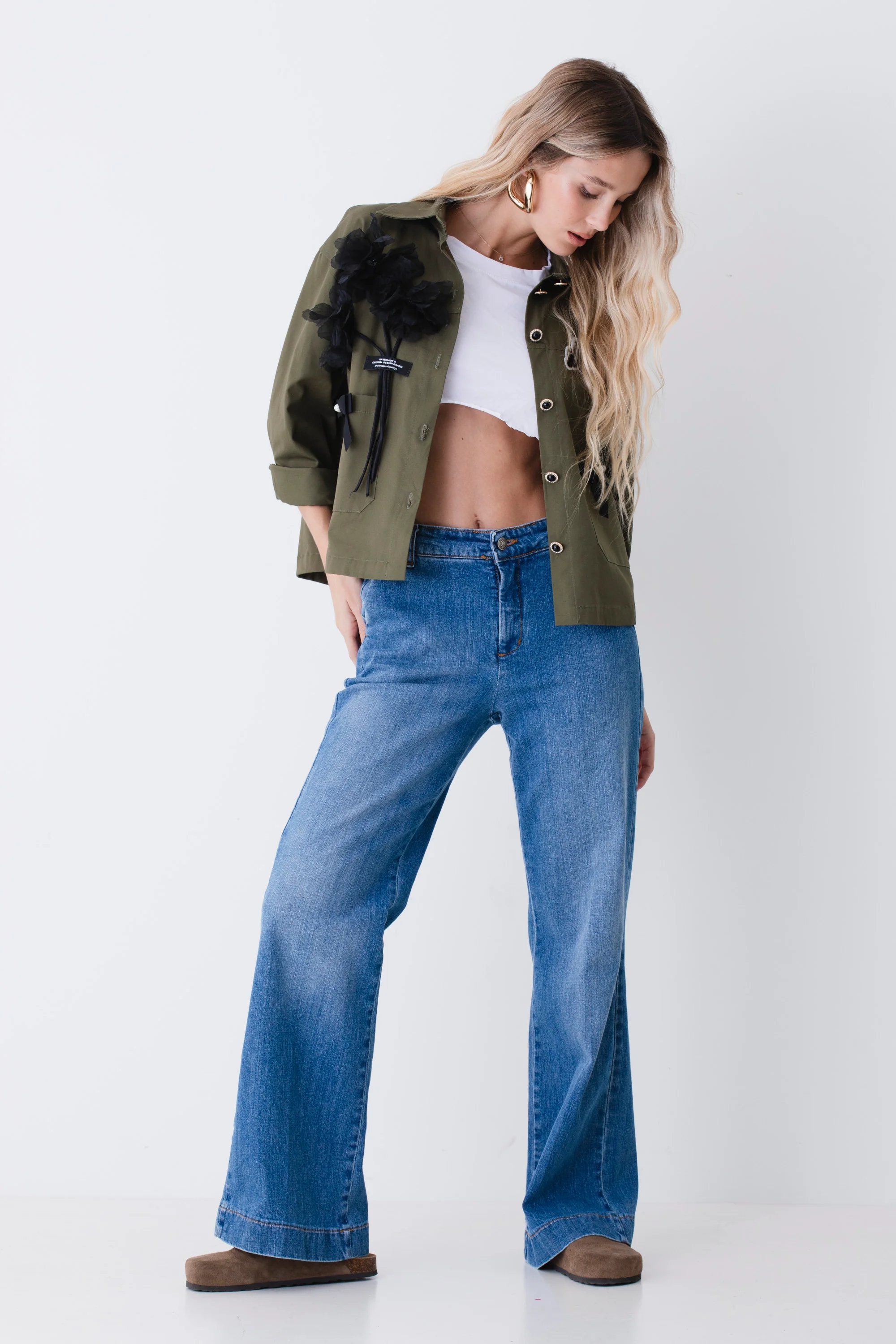Giacca crop ad un petto in cotone con patchwork e applicazioni - PE26 - Image 6