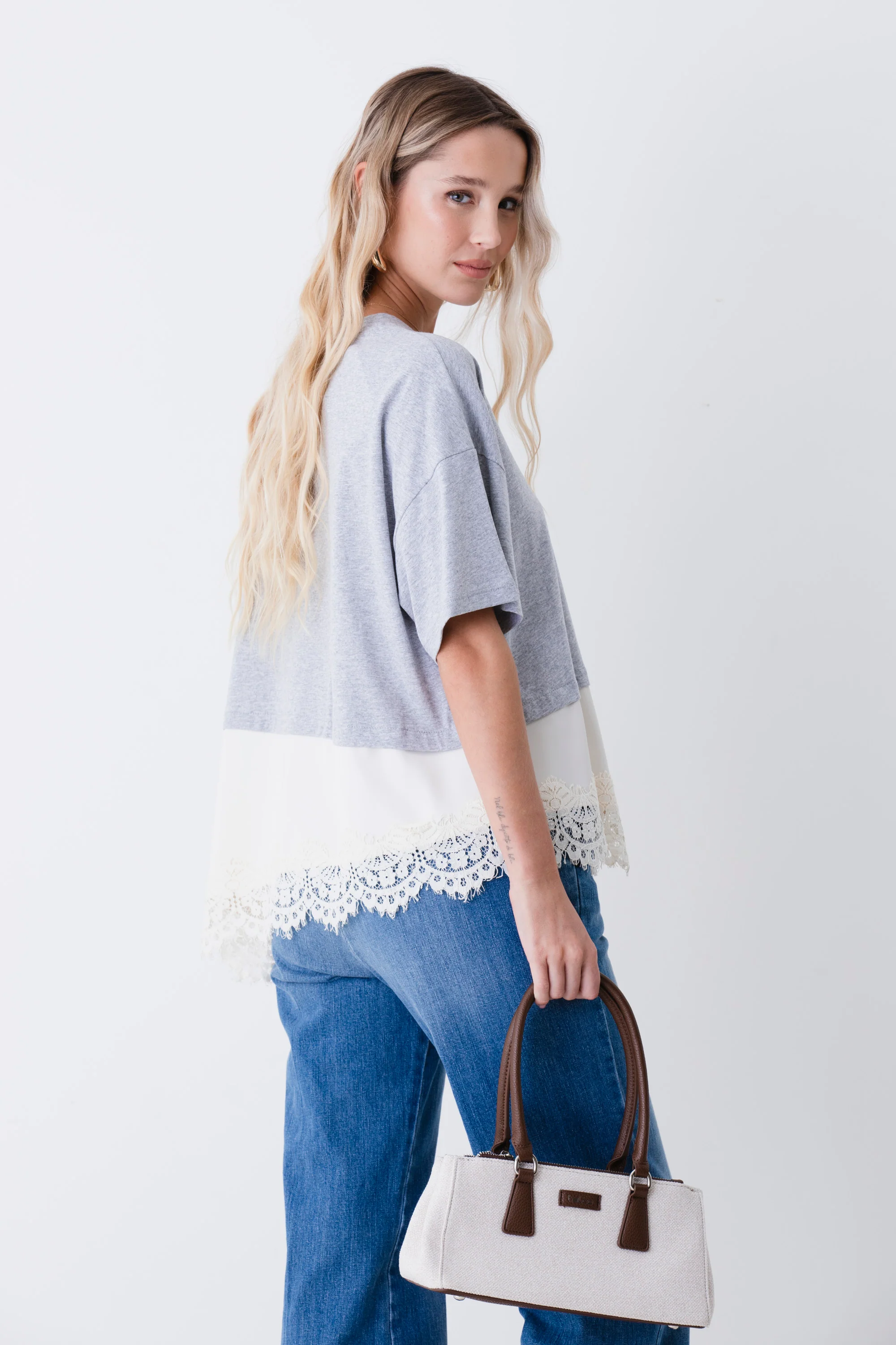 T-shirt in cotone con inserto in raso e pizzo - PE26 - Image 4